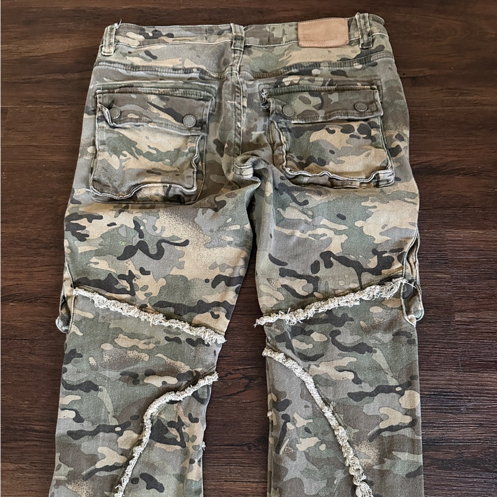 Valabasas Men's Camo Distressed Flared Bootcut Jeans - Olive/Camo